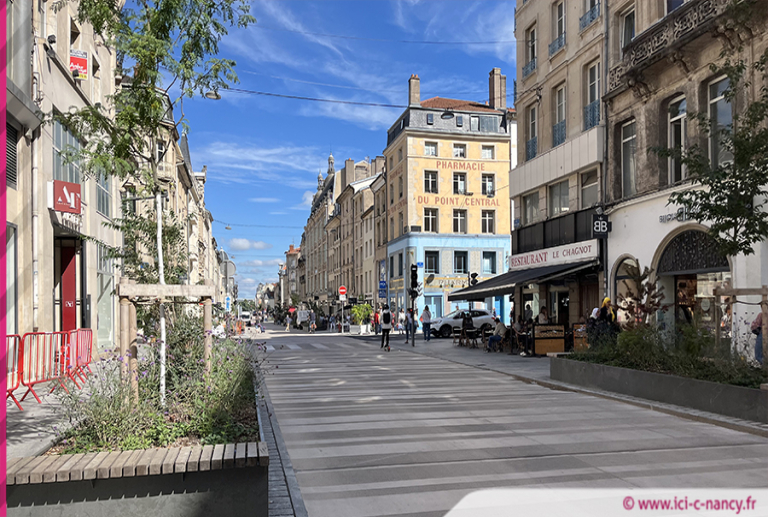 Les commerçants du centre-ville de Nancy célèbrent le trolleybus
