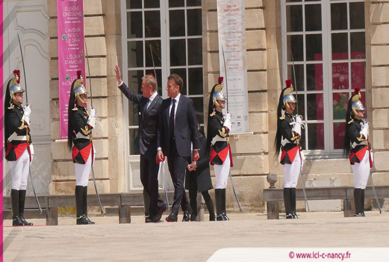 Vidéo. Emmanuel Macron et Donald Tusk réunis pour la signature du 