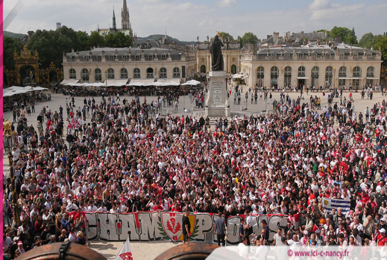 PHOTOS & VIDÉO. L'AS Nancy Lorraine fête son retour en Ligue 2 sur la place Stanislas