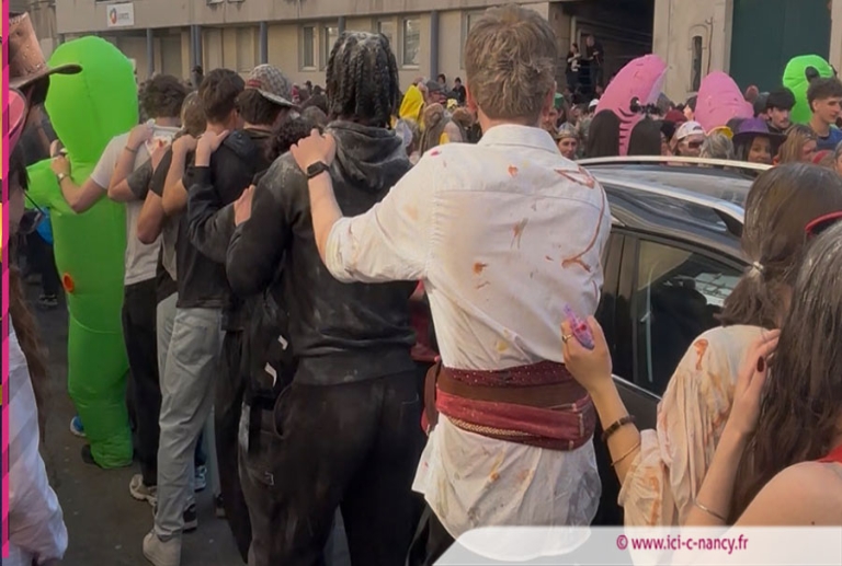 Vidéo. À Nancy, un millier de lycéens célèbrent le Père Cent 