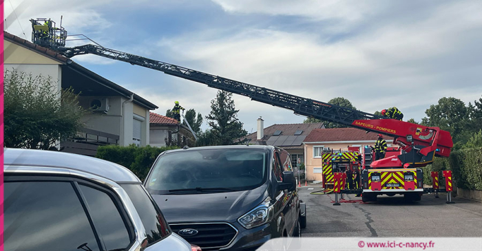 Pulnoy : le vent attise un feu de haie jusqu’aux toits de deux habitations