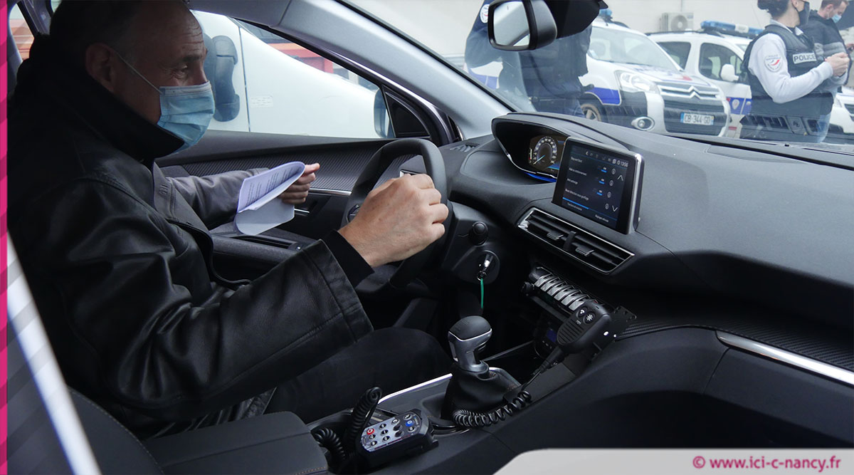 Police Nat54 voiture41220 5008
