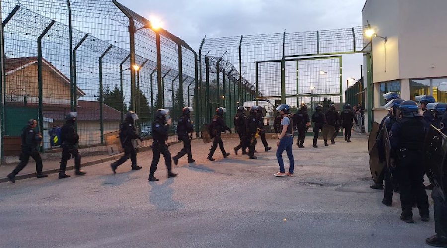 prison police